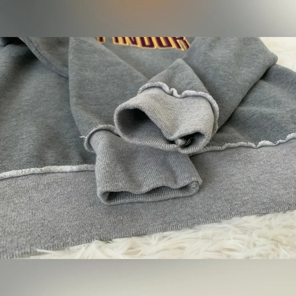 HARRY Potter Gryffindor Universal Studios Sweatshirt, Small - Picture 15 of 16